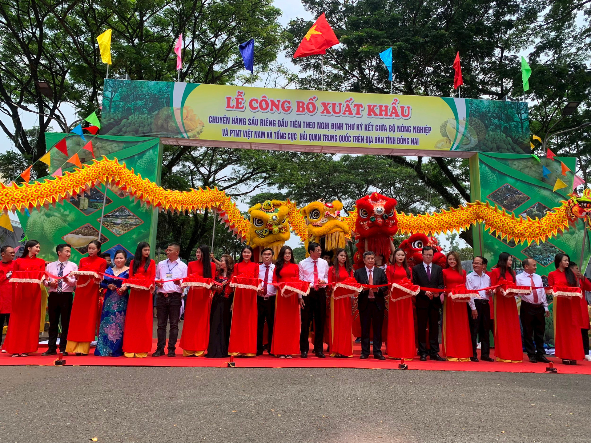 Lãnh đạo Bộ, Ngành và địa phương tại lễ công bố xuất khẩu lô sầu riêng đầu tiên của tỉnh Đồng Nai chính ngạch sang Trung Quốc