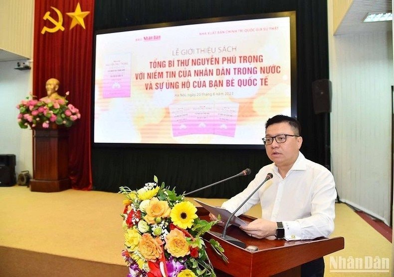 dong-chi-le-quoc-minh-uy-vien-trung-uong-dang-tong-bien-tap-bao-nhan-dan-pho-truong-ban-tuyen-giao-trung-uong-chu-tich-hoi-nha-bao-viet-nam-phat-bieu-tai-buoi-le..jpg