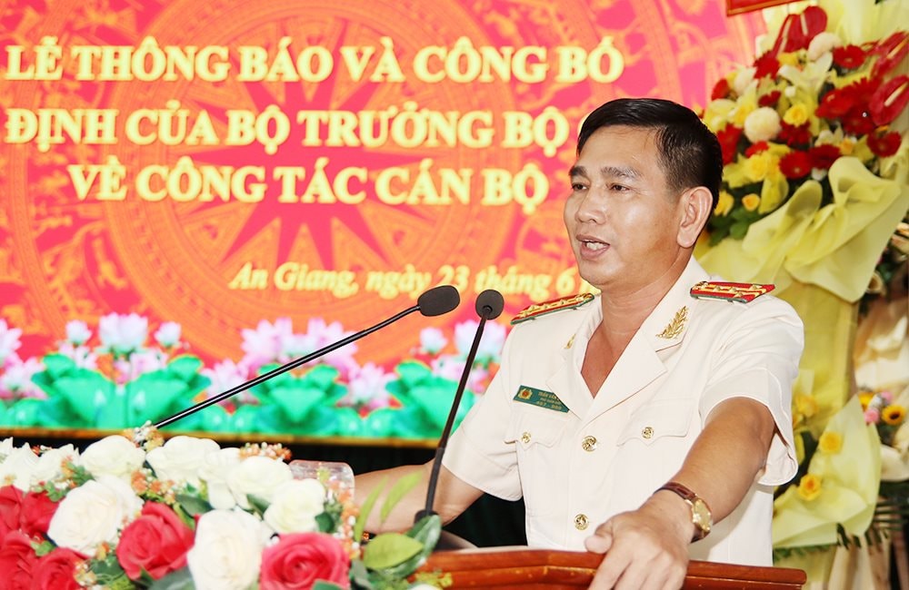 dong-chi-dai-ta-tran-van-cung-tan-pho-giam-doc-cong-an-tinh-an-giang-phat-bieu-nhan-nhiem-vu.jpg