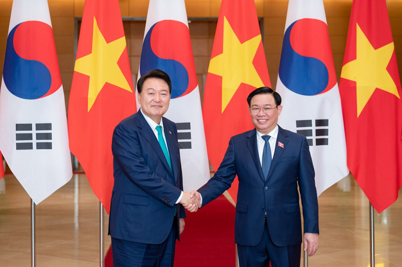 Chủ tịch Quốc hội Vương Đình Huệ hội kiến Tổng thống Hàn Quốc Yoon Suk Yeol -0