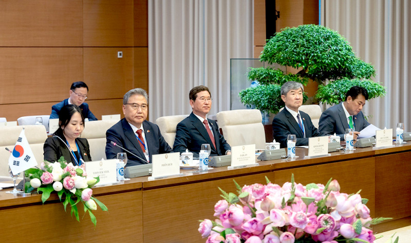 Chủ tịch Quốc hội Vương Đình Huệ hội kiến Tổng thống Hàn Quốc Yoon Suk Yeol -1