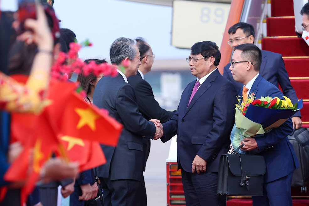 Thủ tướng Phạm Minh Chính tới Bắc Kinh, bắt đầu thăm chính thức Trung Quốc và dự Diễn đàn Kinh tế thế giới - Ảnh 2.