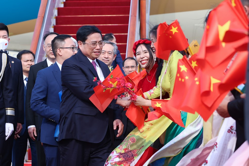 Thủ tướng Phạm Minh Chính tới Bắc Kinh, bắt đầu thăm chính thức Trung Quốc và dự Diễn đàn Kinh tế thế giới - Ảnh 8.