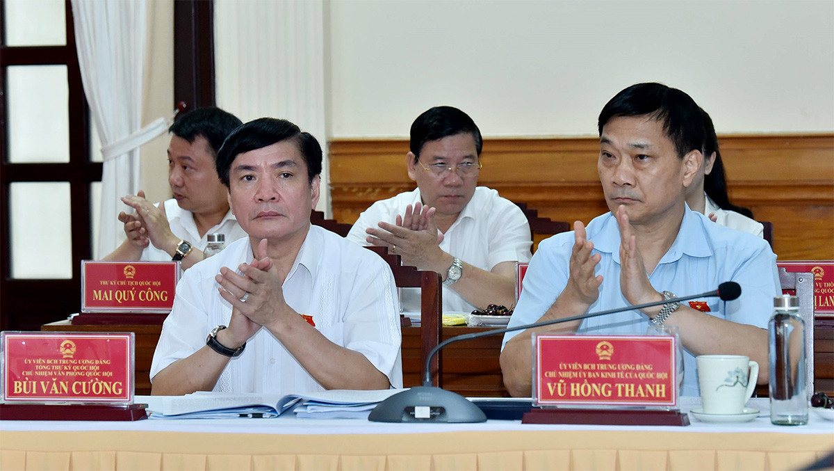 Chủ tịch Quốc hội Vương Đình Huệ làm việc với Ban Thường vụ Tỉnh ủy Thừa Thiên Huế -1