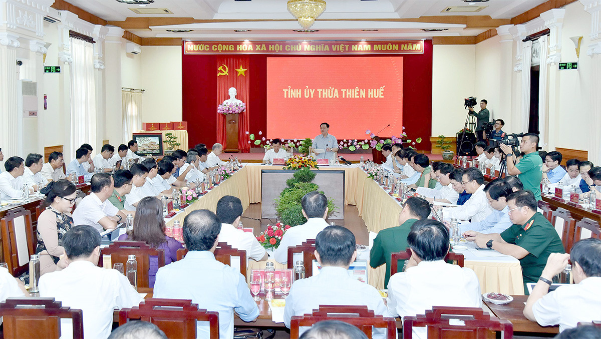 Chủ tịch Quốc hội Vương Đình Huệ làm việc với Ban Thường vụ Tỉnh ủy Thừa Thiên Huế -4