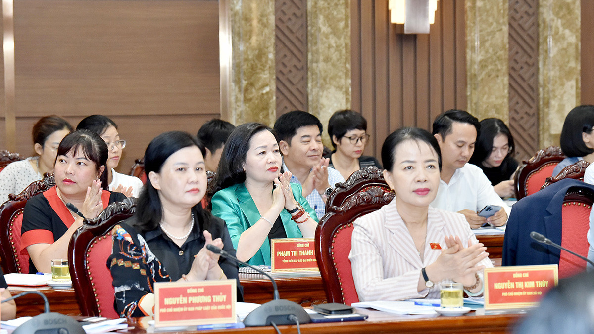 Chủ tịch Quốc hội Vương Đình Huệ chủ trì làm việc với Ban Thường vụ Thành ủy Hà Nội -5