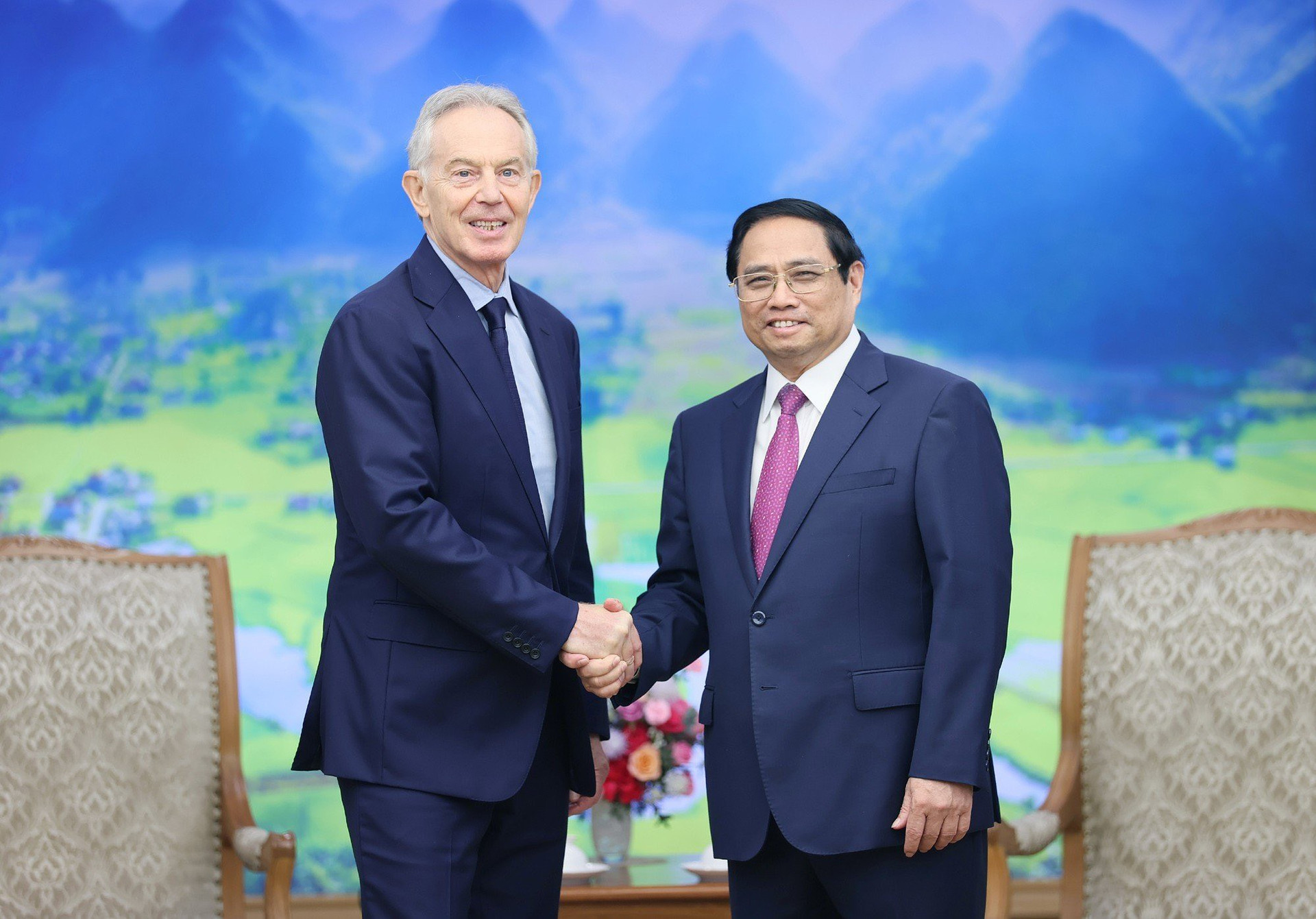 Thủ tướng tiếp Chủ tịch điều hành Viện Tony Blair vì sự thay đổi toàn cầu - Ảnh 1.