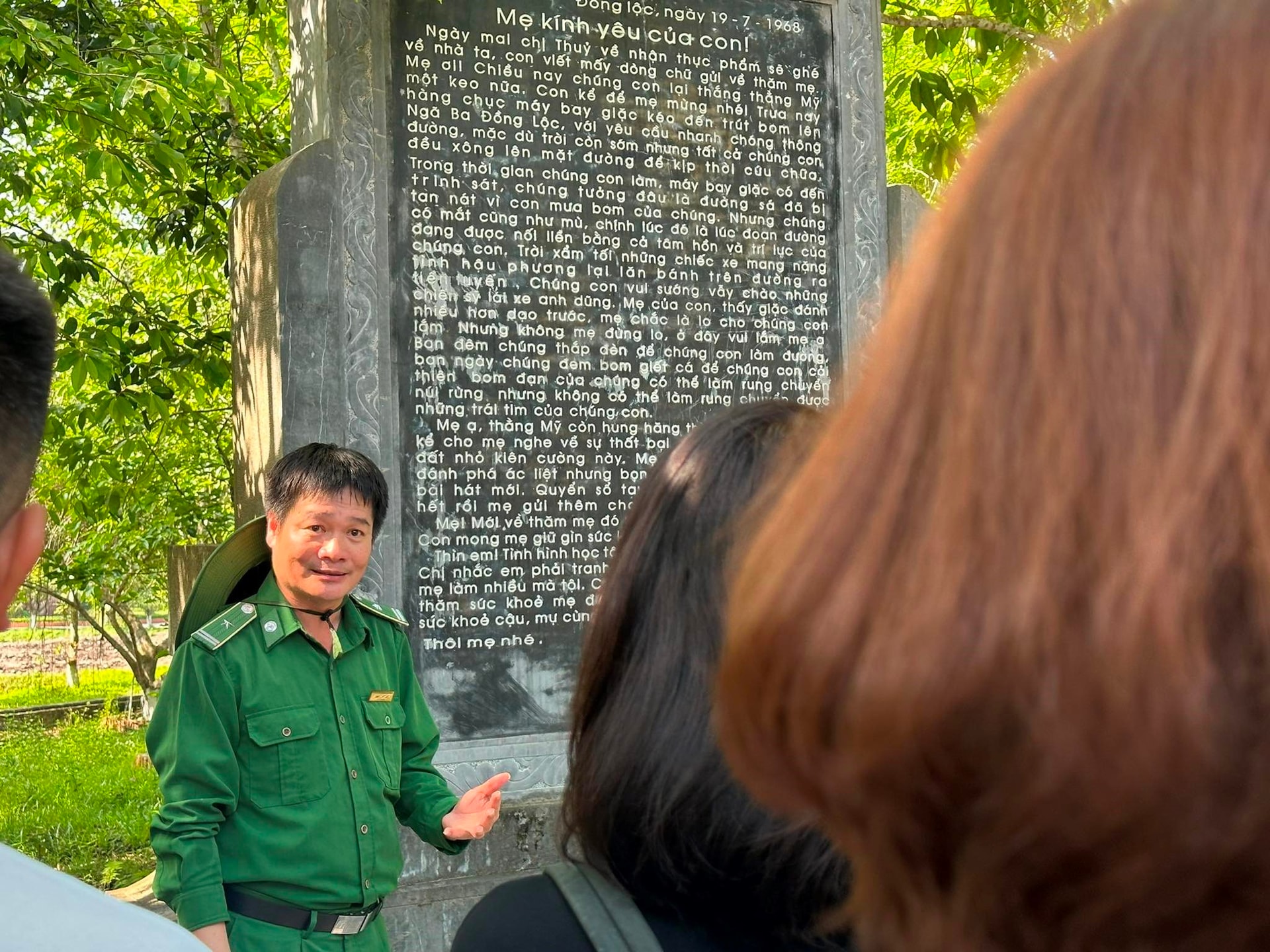 nguoi_truyen_tai_nhung_trang_su_hao_hung_den_du_khach_7.jpg