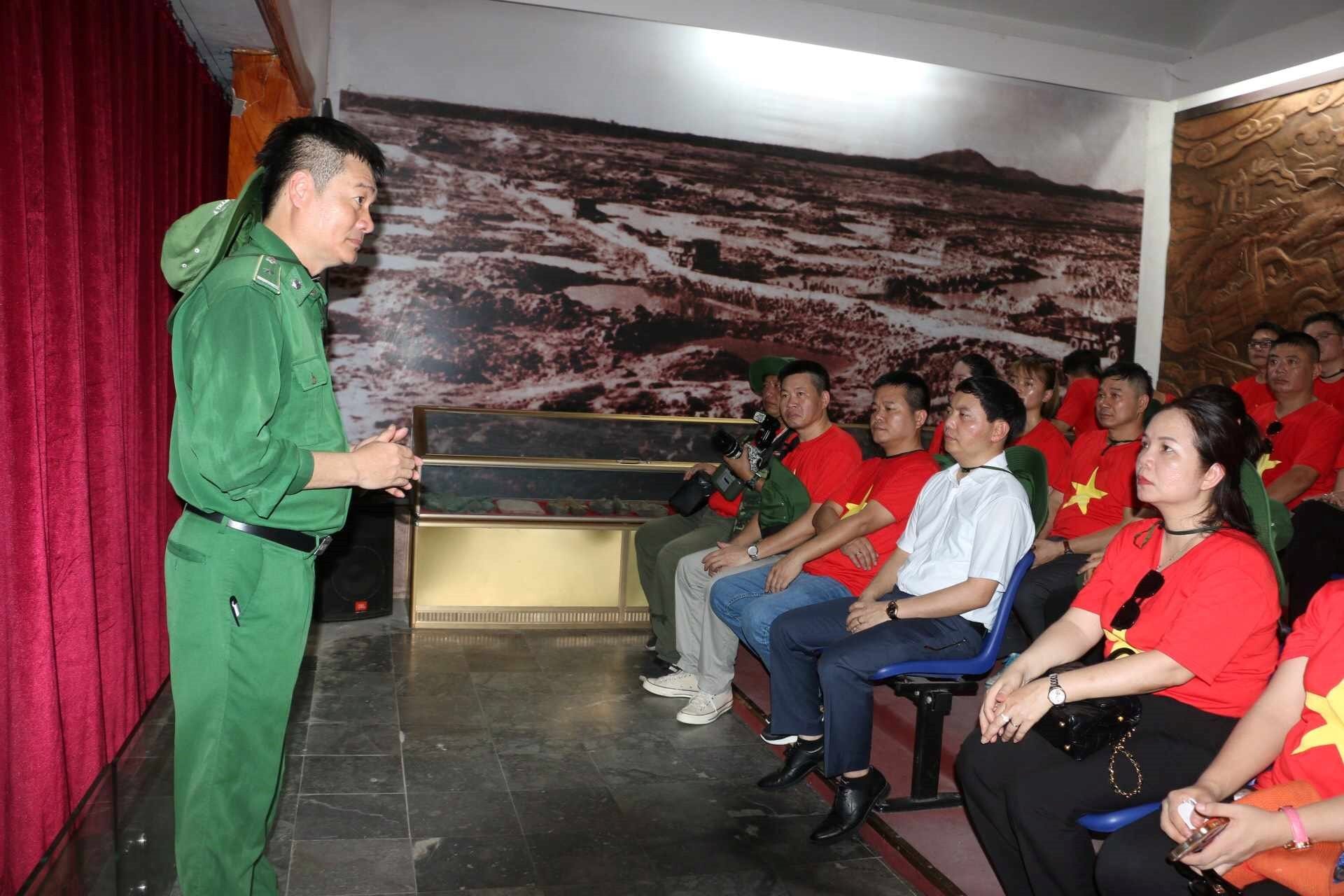 nguoi_truyen_tai_nhung_trang_su_hao_hung_den_du_khach_8.jpg