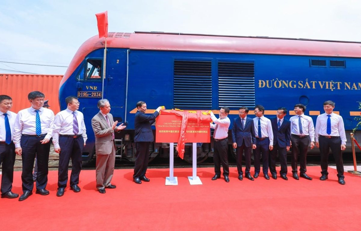 Đường sắt đón chuyến tàu chuyên tuyến từ Trung Quốc tới Hà Nội. (Ảnh: PV/Vietnam+)