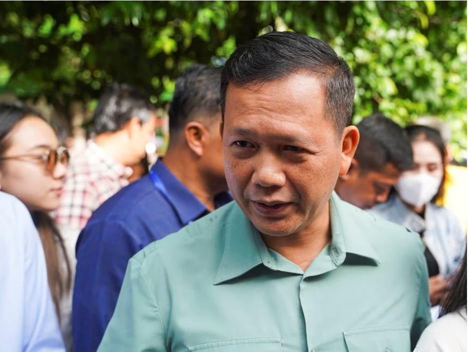 Ông Hun Manet, con trai của Thủ tướng Campuchia Hun Sen tại một điểm bỏ phiếu vào ngày tổng tuyển cử của Campuchia, ở Phnom Penh, Campuchia, ngày 23/7/2023. (Ảnh: REUTERS)