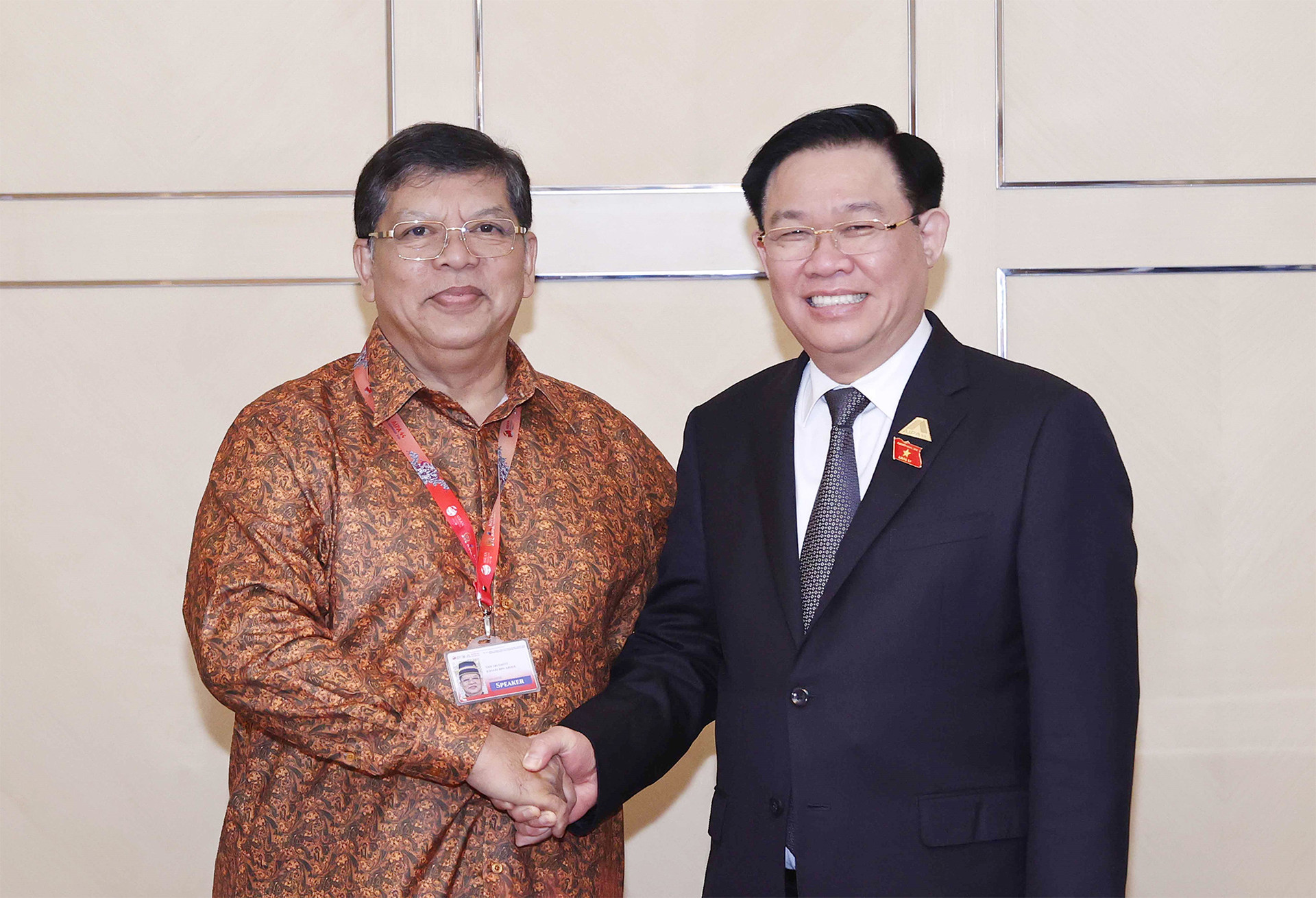 Chủ tịch Quốc hội Vương Đình Huệ gặp Chủ tịch Hạ viện Malaysia -2
