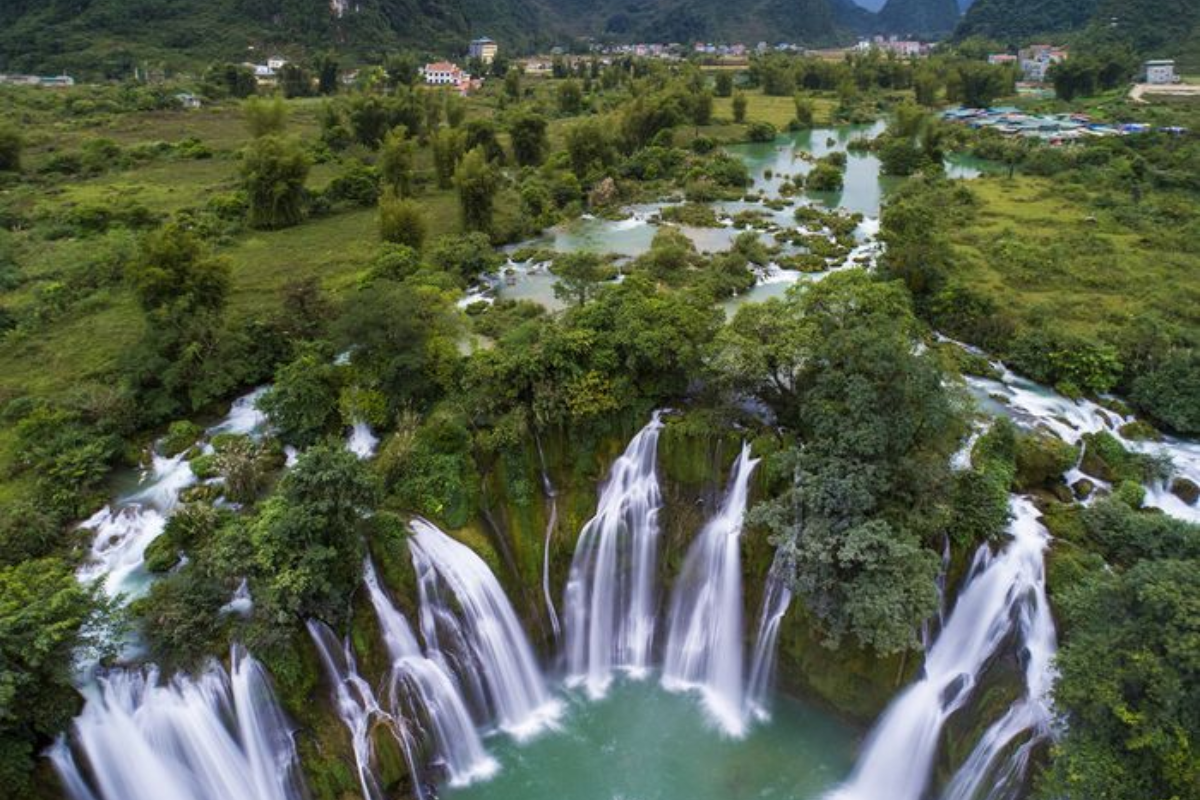 ban-gioc-thuoc-dia-phan-cua-xa-dam-thuy-trung-khanh-cao-bang-la-dia-danh-cua-mot-thac-nuoc-duoc-menh-danh-dep-va-hung-vy-nhat-viet-nam-diem-du-lich-duoc-ua-thich..png