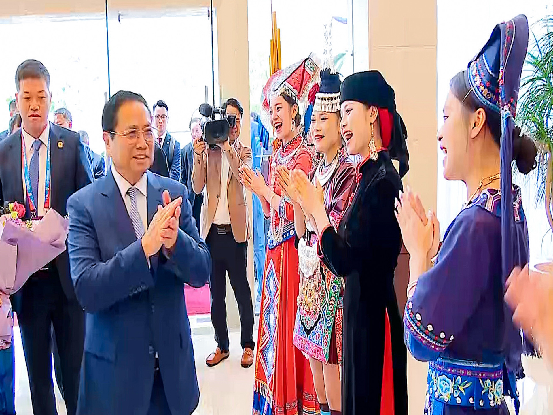 Chùm ảnh: Thủ tướng Phạm Minh Chính bắt đầu chuyến công tác tại Trung Quốc - Ảnh 6.