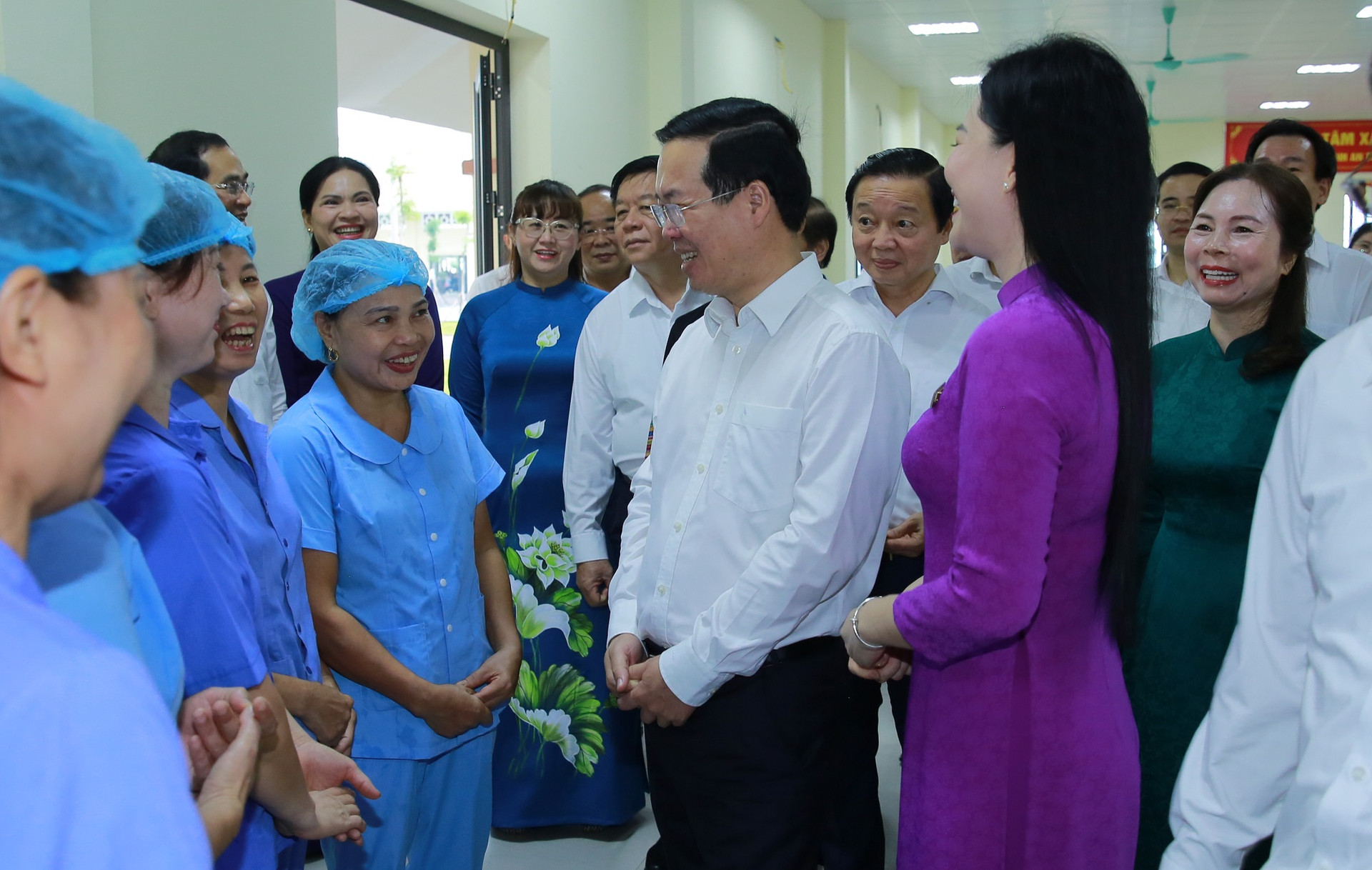 Chủ tịch nước Võ Văn Thưởng dự Lễ kỷ niệm 65 năm Bác Hồ thăm Lào Cai - Ảnh 6.