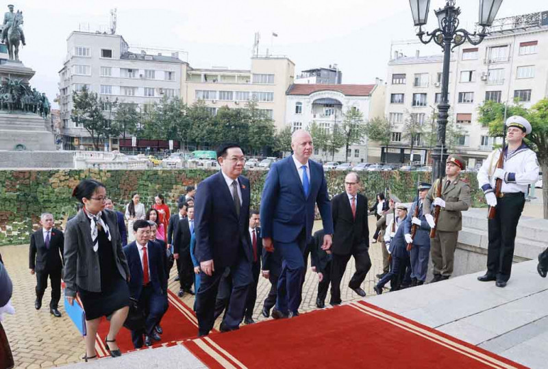 Lễ đón Chủ tịch Quốc hội Vương Đình Huệ thăm chính thức Bulgaria