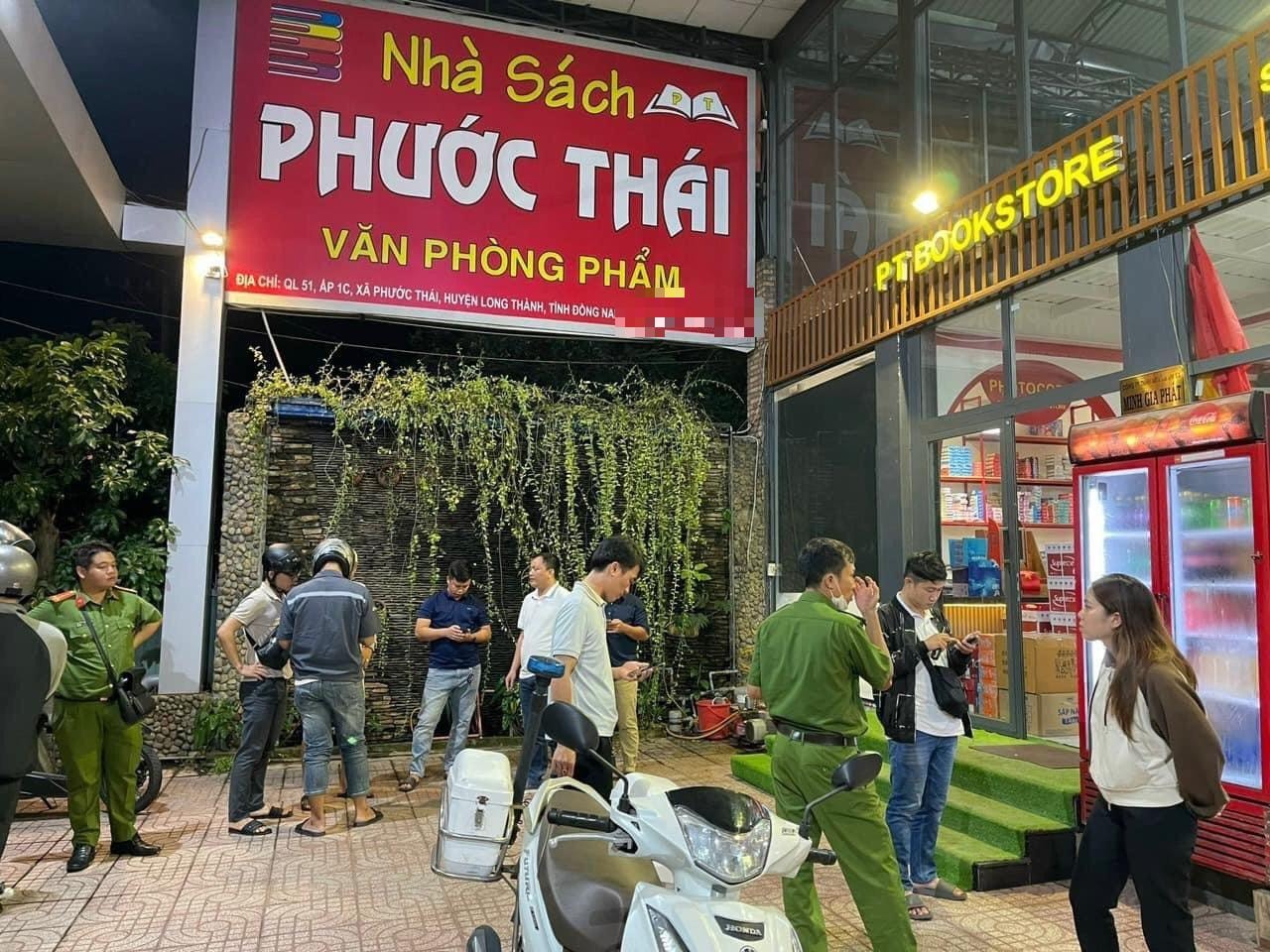 cuop-nha-sach-phuoc-thai-1-2-(1).jpg