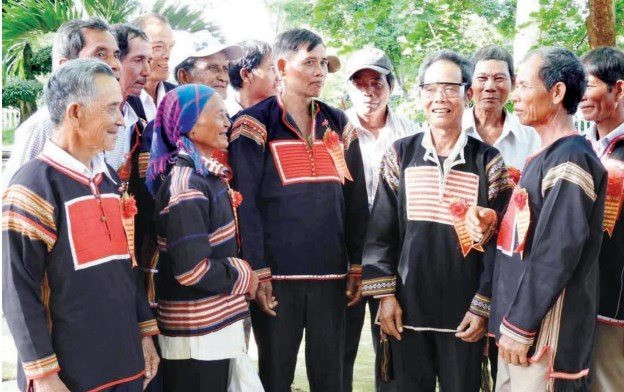 Phát huy vai trò nòng cốt người có uy tín trong vùng đồng bào dân tộc thiểu số