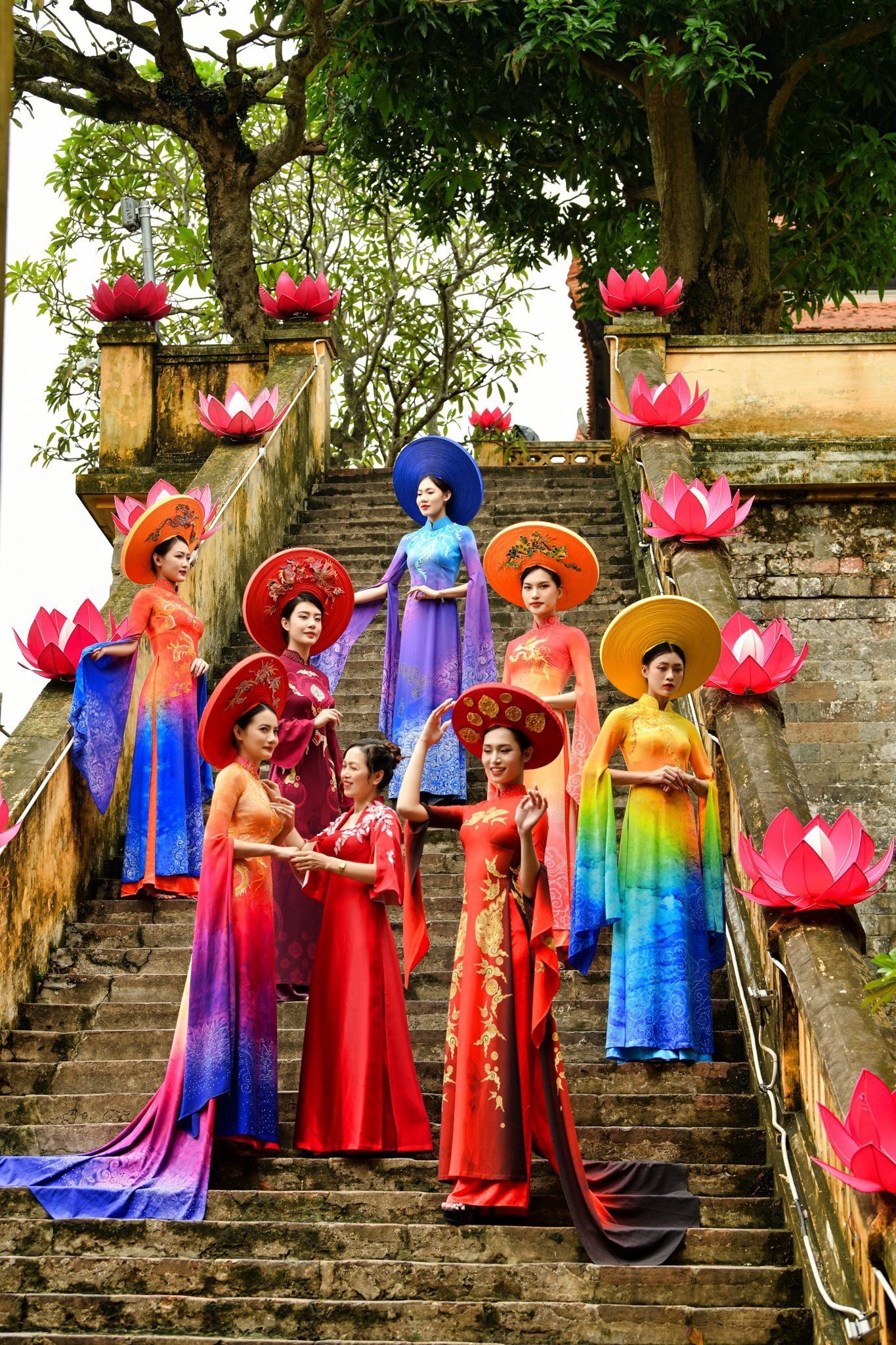 em-dien-kinh-thien-va-cac-hinh-rong-phuong-mang-bieu-tuong-su-hung-thinh-cua-cac-trieu-dai-kinh-do-thang-long-len-ta-ao-dai..jpg