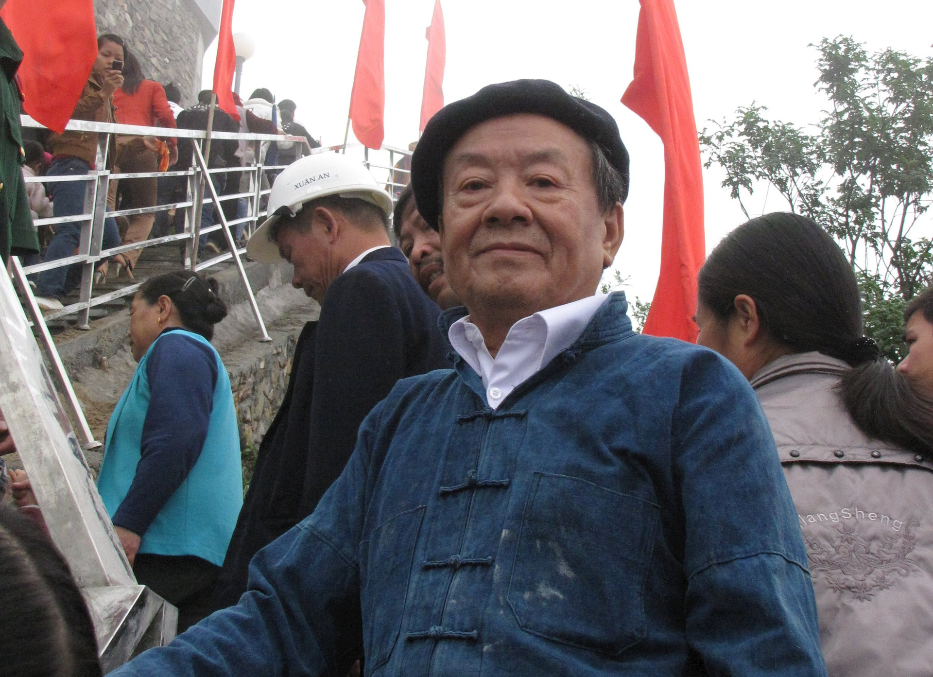 anh-bai-bai-ca-giu-nuoc-noi-bien-ai-1.jpg