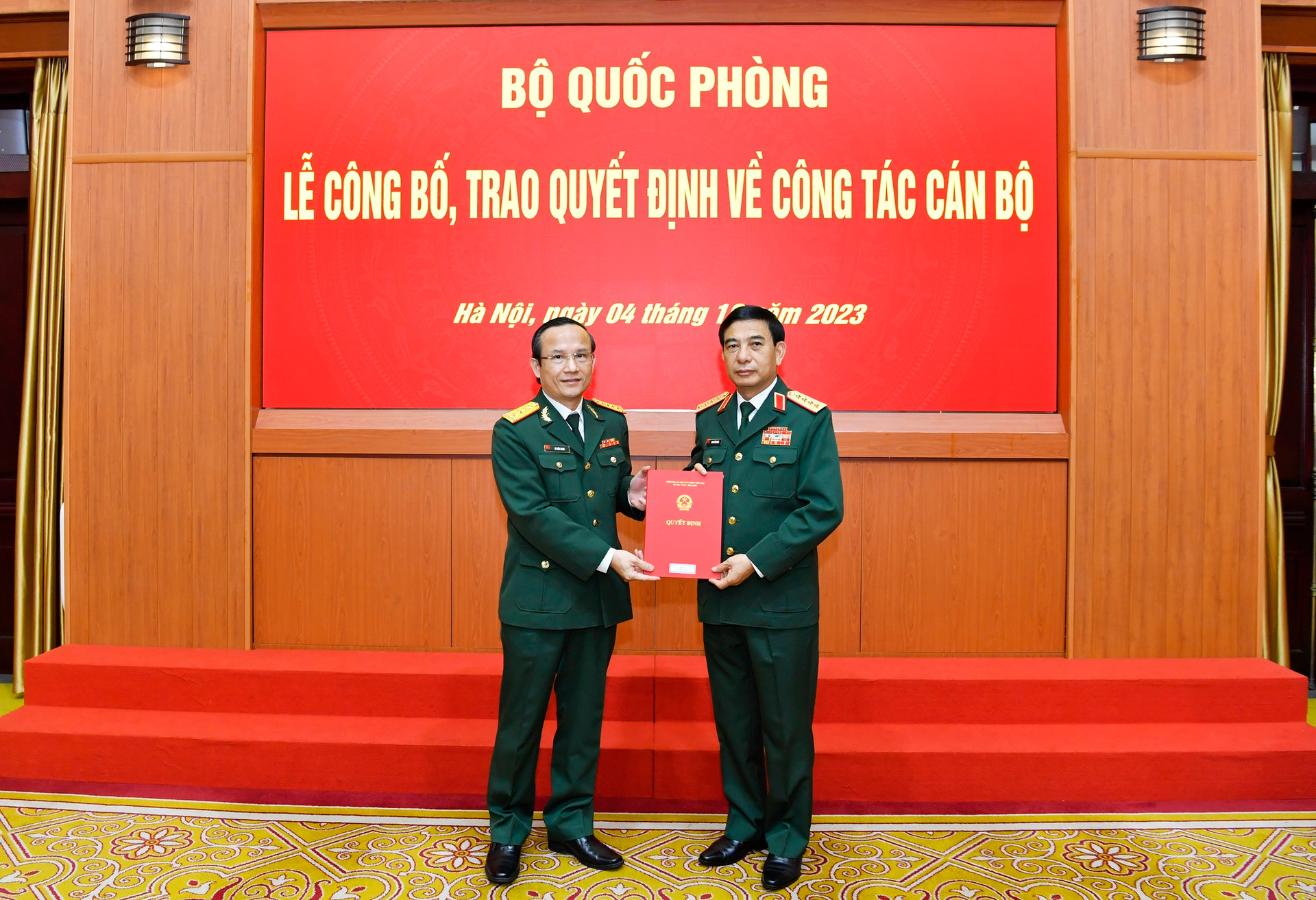 Đại tá Lê Hữu Song là Giám đốc Bệnh viện Trung ương Quân đội 108 - Ảnh 1.