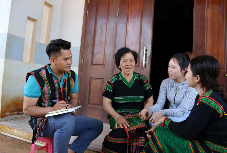 "Bông hoa đẹp" tài hoa và tâm huyết ở bon Sar Pa