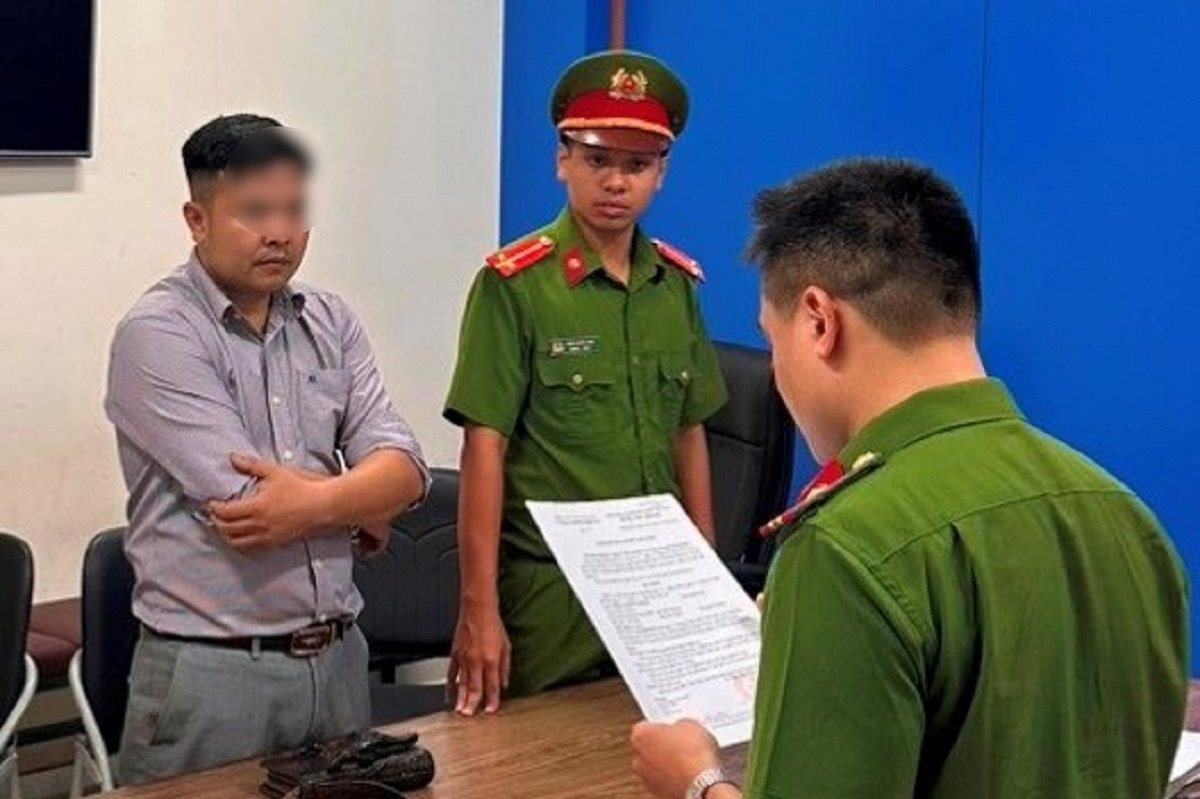 Cơ quan Công an đọc lệnh bắt tạm giam bị can Phạm Trung Dũng.