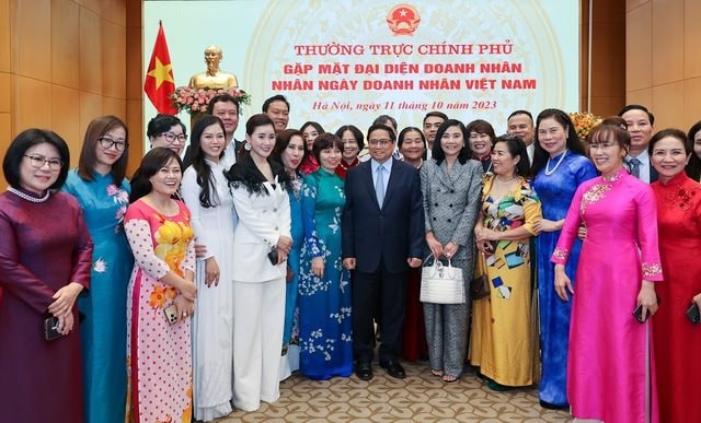 thu-tuong-va-cac-dn-trong-buoi-gap-mat-cua-thuong-truc-chinh-phu-voi-dn-nhan-ngay-doanh-nhan-viet-nam.jpg