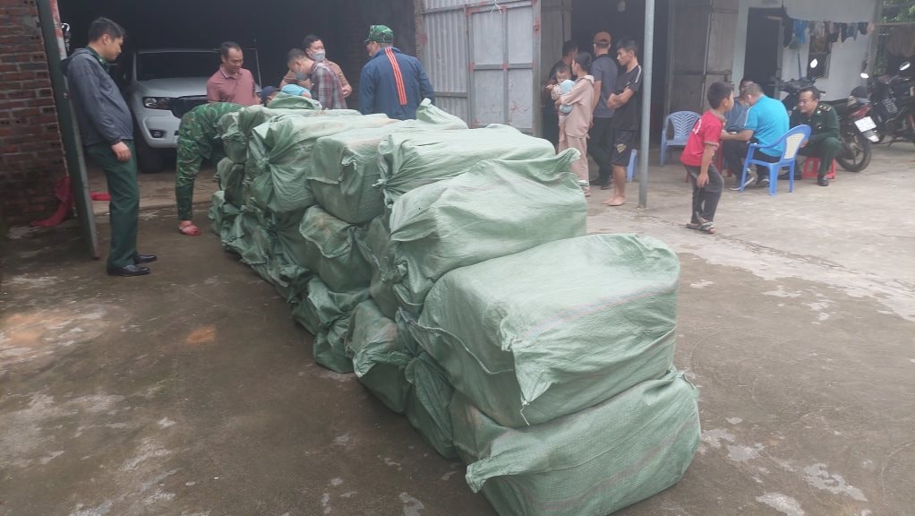 2140813_27_bao_tai_chua_trung_ga_non_dong_lanh_tap_ket_tai_khu_vuc_nha_ton_cua_anh_ly_a_senh_thon_luc_chan_xa_hai_son_15270624(1).jpg