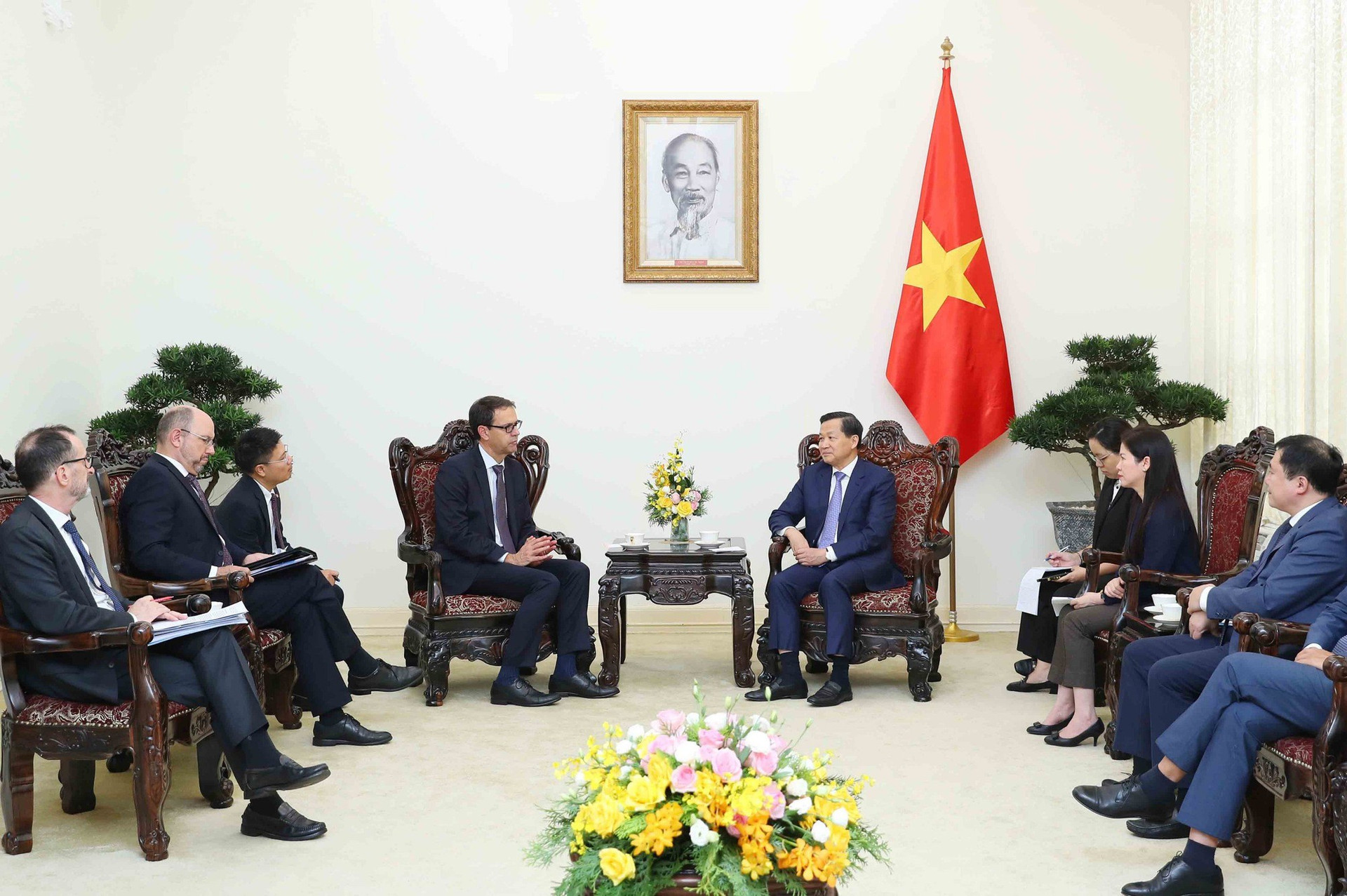 Phó Thủ tướng Lê Minh Khái tiếp Quốc vụ khanh Bộ Kinh tế, Giáo dục và Nghiên cứu Thụy Sĩ - Ảnh 3.
