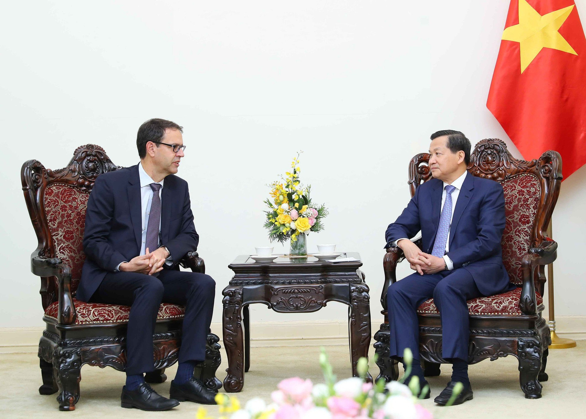 Phó Thủ tướng Lê Minh Khái tiếp Quốc vụ khanh Bộ Kinh tế, Giáo dục và Nghiên cứu Thụy Sĩ - Ảnh 2.