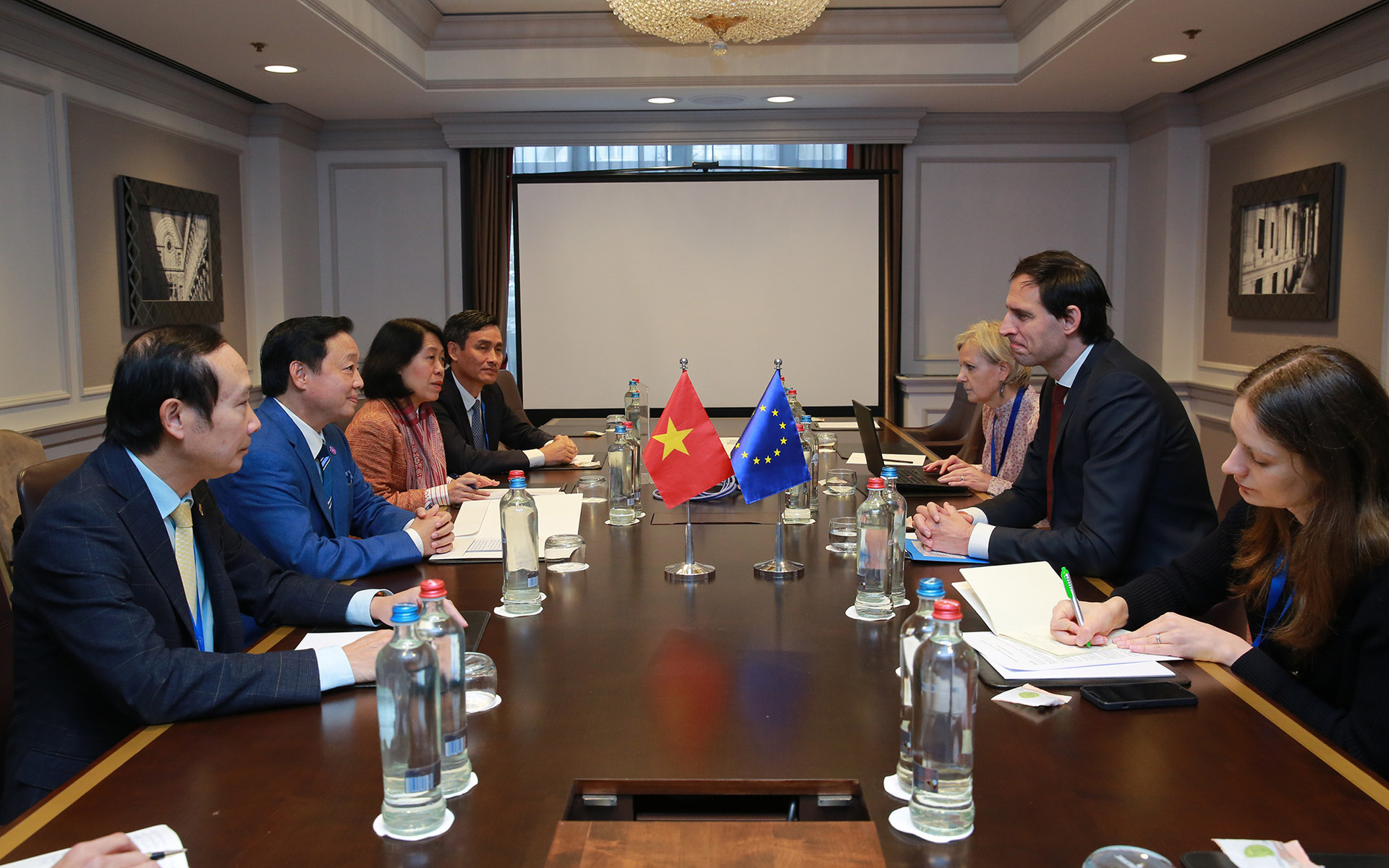 Đẩy mạnh, làm sâu sắc khuôn khổ đối tác và hợp tác toàn diện Việt Nam-EU - Ảnh 4.
