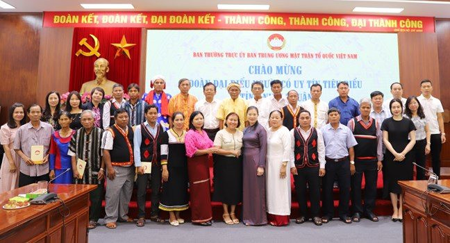 Phó Chủ tịch Ủy ban Trung ương MTTQ Việt Nam Trương Thị Ngọc Ánh: Ghi nhận, đánh giá cao những cống hiến của đội ngũ người uy tín tiêu biểu