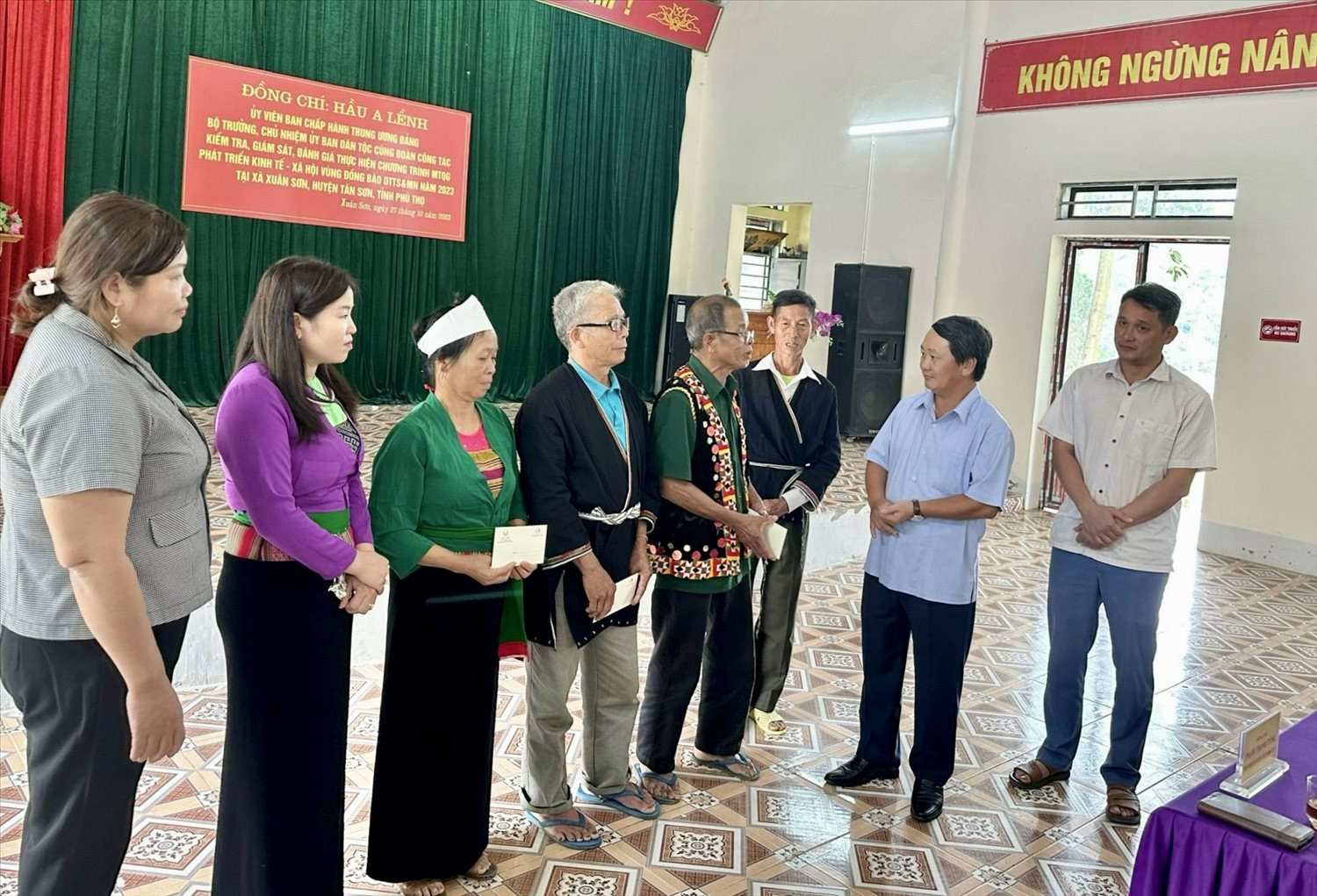 Bộ trưởng, Chủ nhiệm UBDT Hầu A Lềnh kiểm tra, đánh giá việc thực hiện Chương trình MTQG 1719 tại tỉnh Phú Thọ