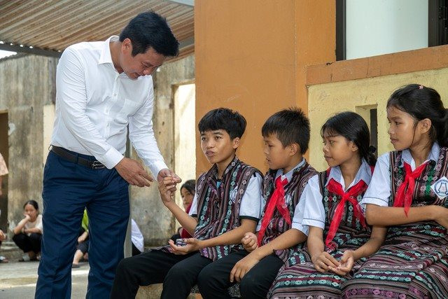 Quảng Bình: Hỗ trợ gần 4 tỉ đồng cho học sinh và sinh viên dân tộc thiểu số