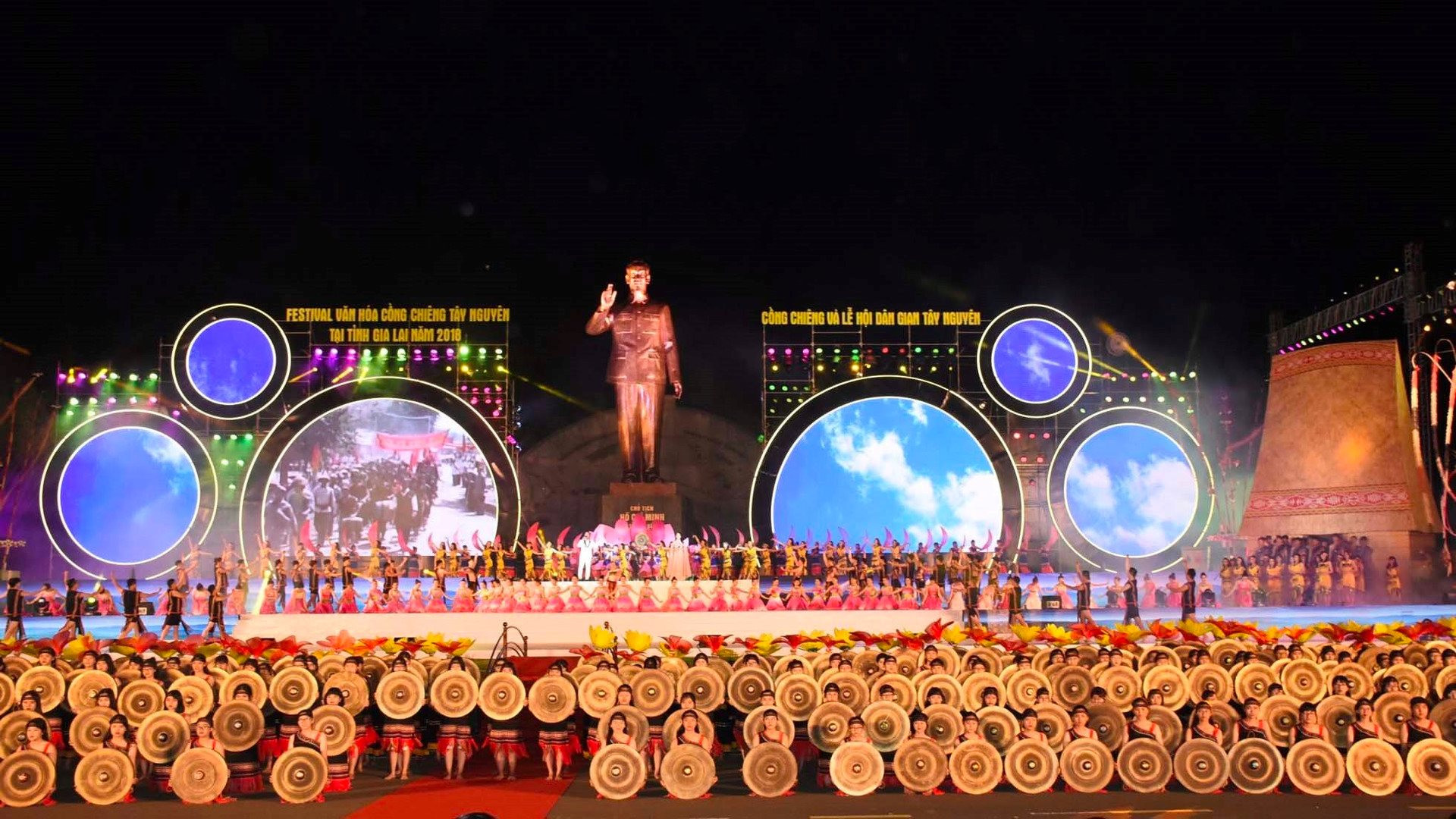 Gần 1.000 nghệ nhân tham gia biểu diễn ở Festival văn hóa cồng chiêng tại Tuần Văn hoá-Du lịch Gia Lai