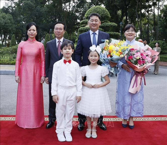 Chủ tịch nước chủ trì lễ đón Tổng thống Mông Cổ thăm cấp Nhà nước tới Việt Nam - Ảnh 7.