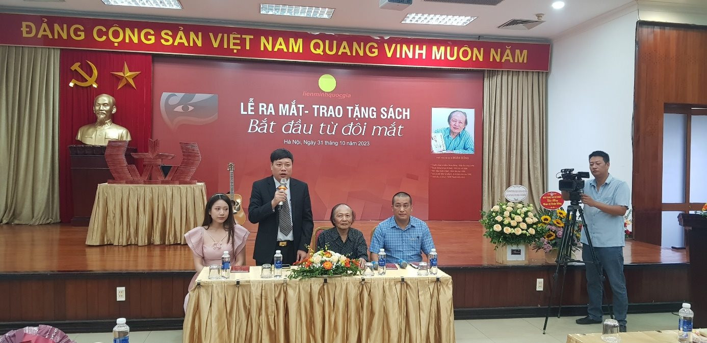 4-11-nha-van-phung-van-khai-pho-tong-bien-tap-tap-chi-van-nghe-quan-doi.jpg