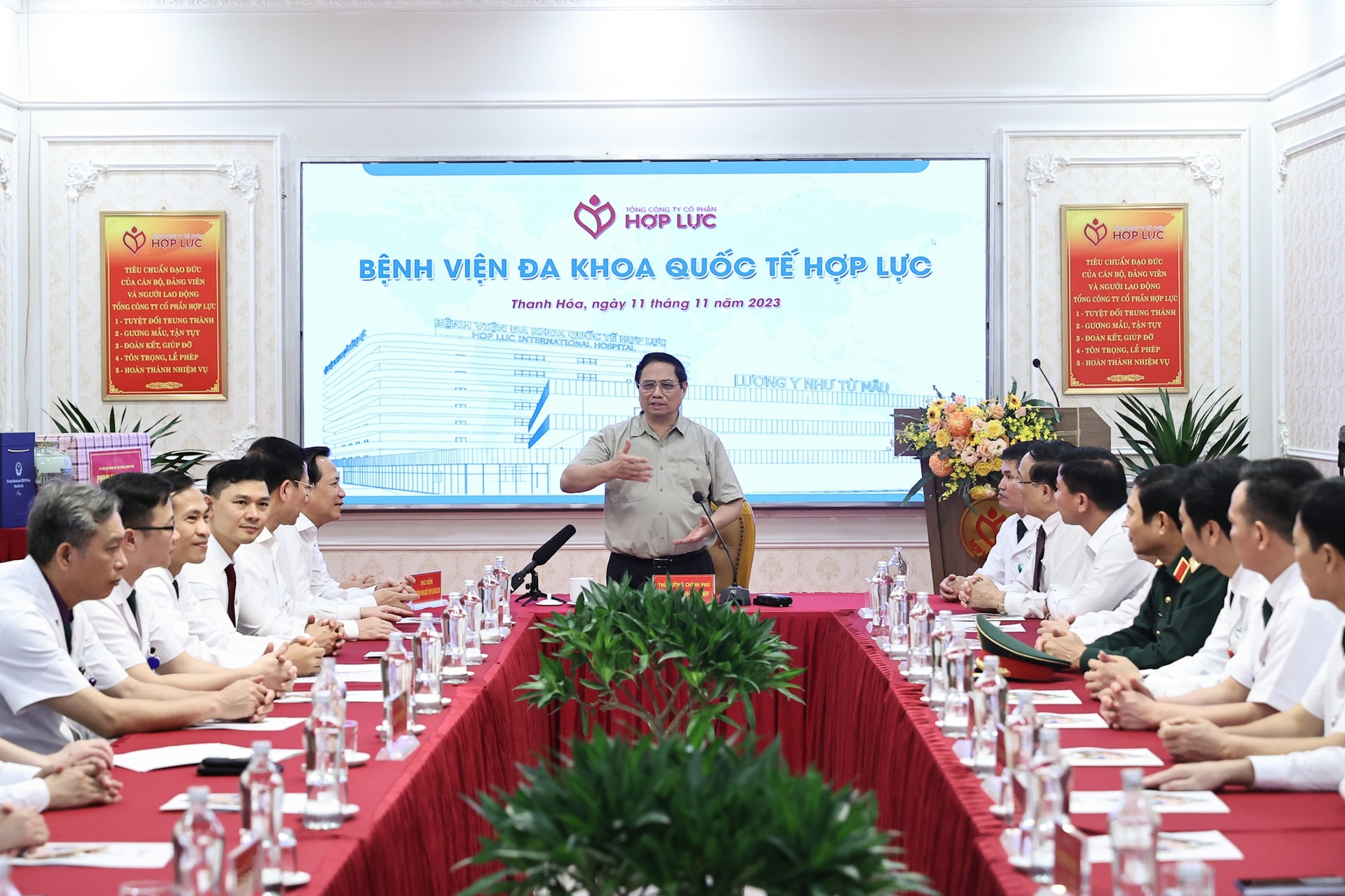 Thủ tướng: Nhân rộng các mô hình bệnh viện tư nhân thành công- Ảnh 1.
