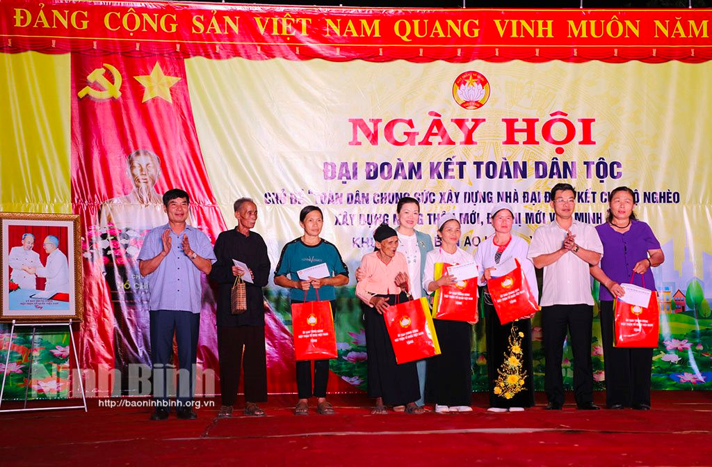 Đồng chí Phó Chủ tịch Ủy ban Trung ương MTTQ Việt Nam dự Ngày hội Đại đoàn kết toàn dân tộc ở bản Ao Lươn