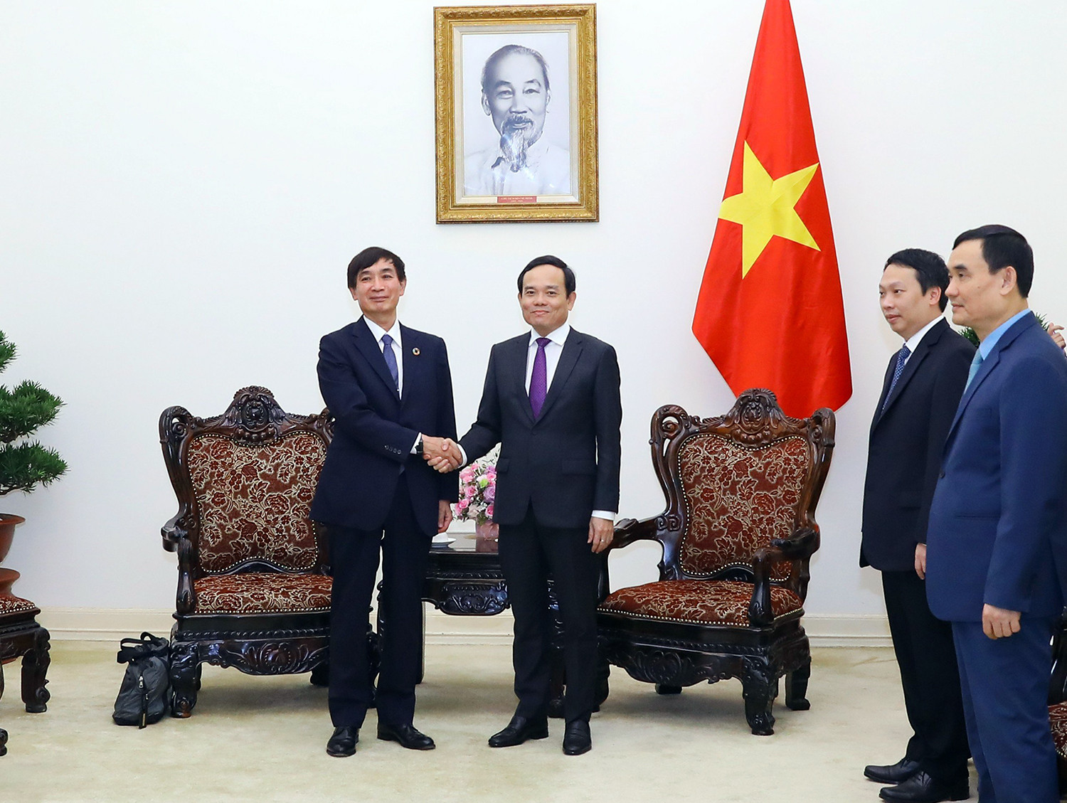 Phó Thủ tướng Trần Lưu Quang tiếp Tổng Giám đốc Liên minh Bưu chính Thế giới- Ảnh 1.