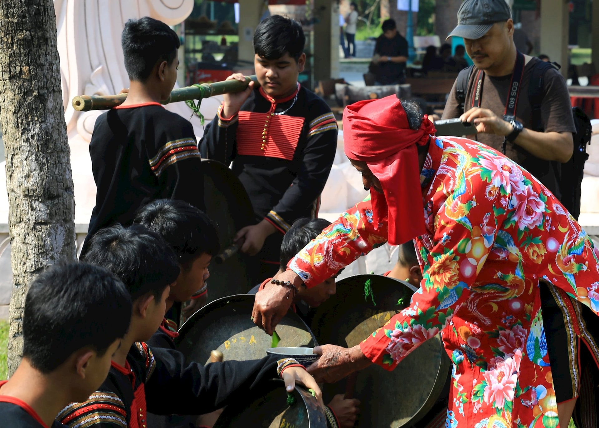 cung-cho-cong-chieng-cung-la-nghi-le-bat-buoc-co-trong-le-cung-suc-khoe-nay..jpg