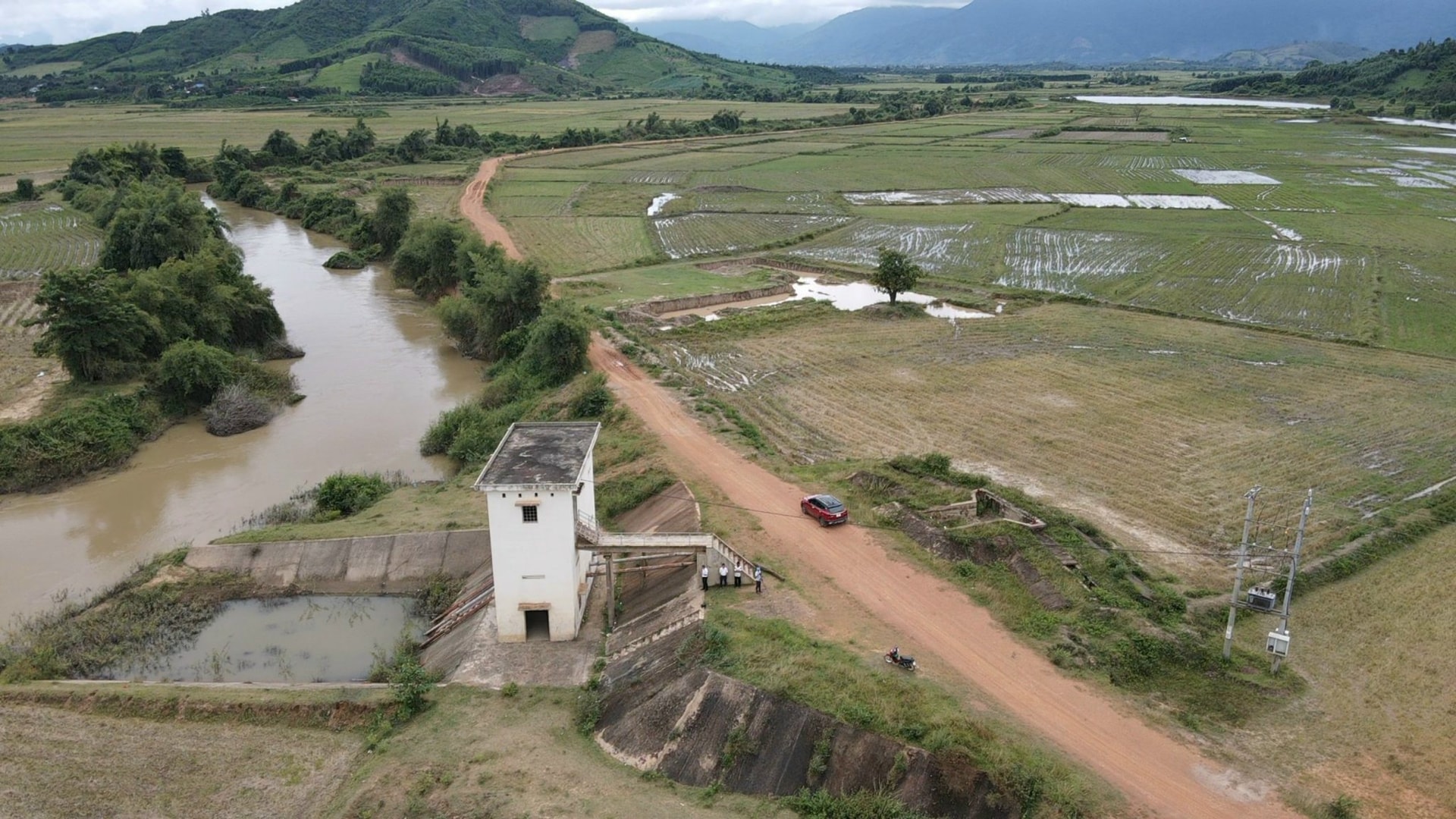 dak-lak.-600-ho-dan-cho-nuoc-duoc-bom-vao-ruong.hinh-1.jpg