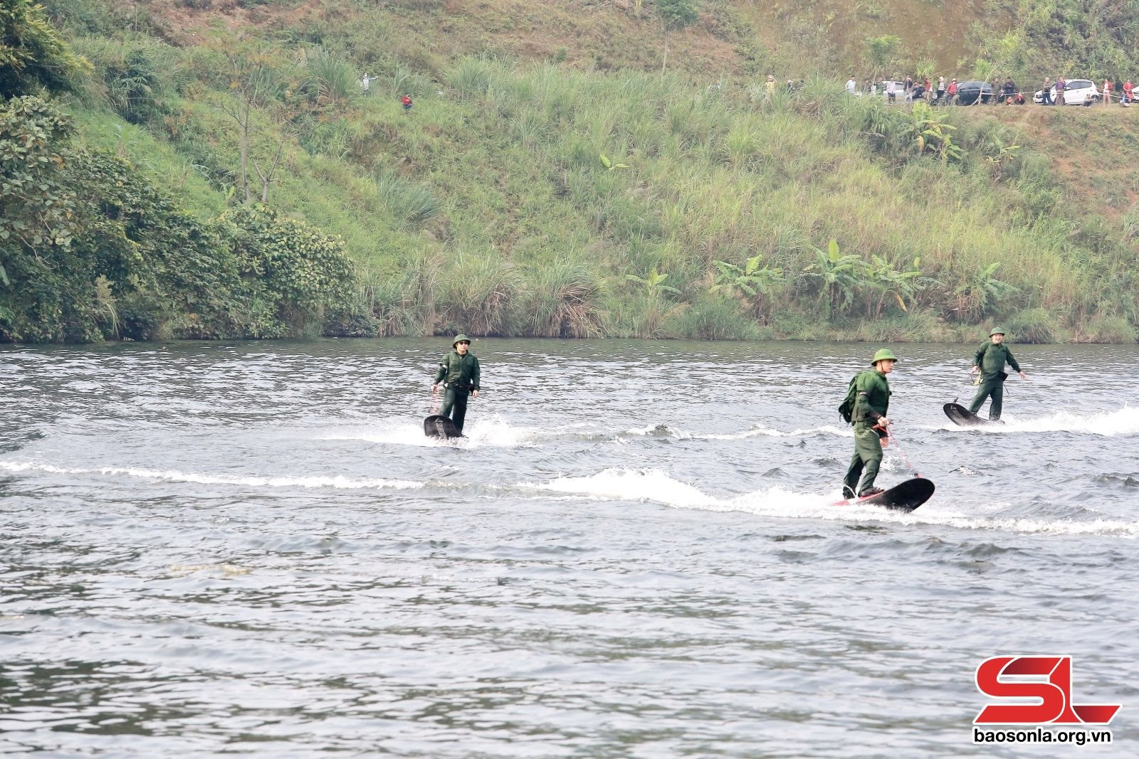 25-11-bieu-dien-luot-van-nghe-thuat-tai-ngay-hoi.(1).jpg