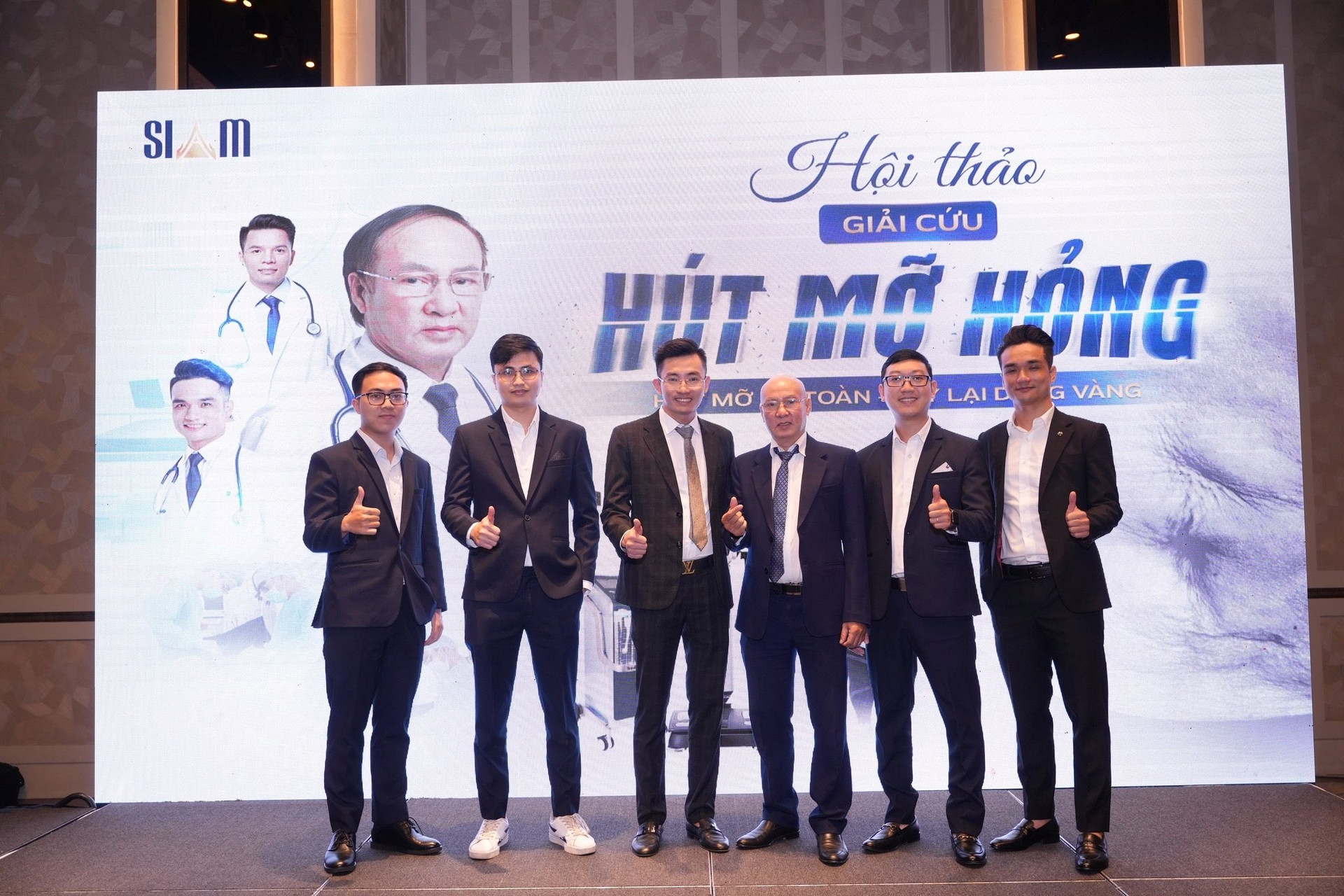 CEO Thái Hoàng Sơn cùng đội ngũ bác sĩ VTM Siam Thailand tại chiến dịch “Giải cứu mỡ hỏng”.