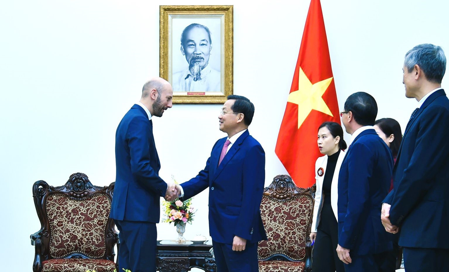 Phó Thủ tướng Lê Minh Khái: Thúc đẩy hợp tác Việt-Pháp, tăng cường trao đổi kinh nghiệm quản trị công, cải cách tiền lương, xây dựng nền công vụ liêm chính- Ảnh 1.