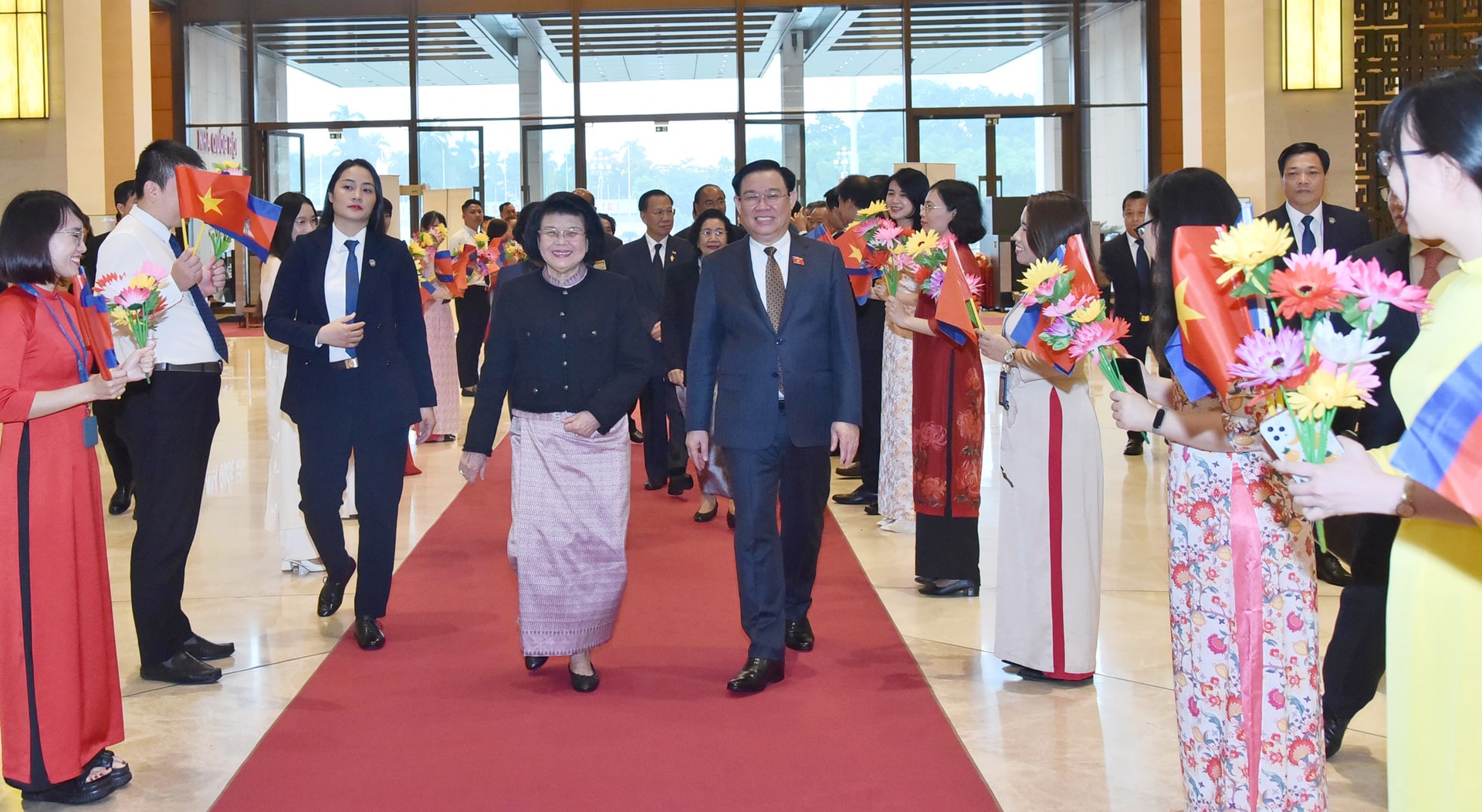 Chủ tịch Quốc hội Vương Đình Huệ đón, hội đàm với Chủ tịch Quốc hội Campuchia -0