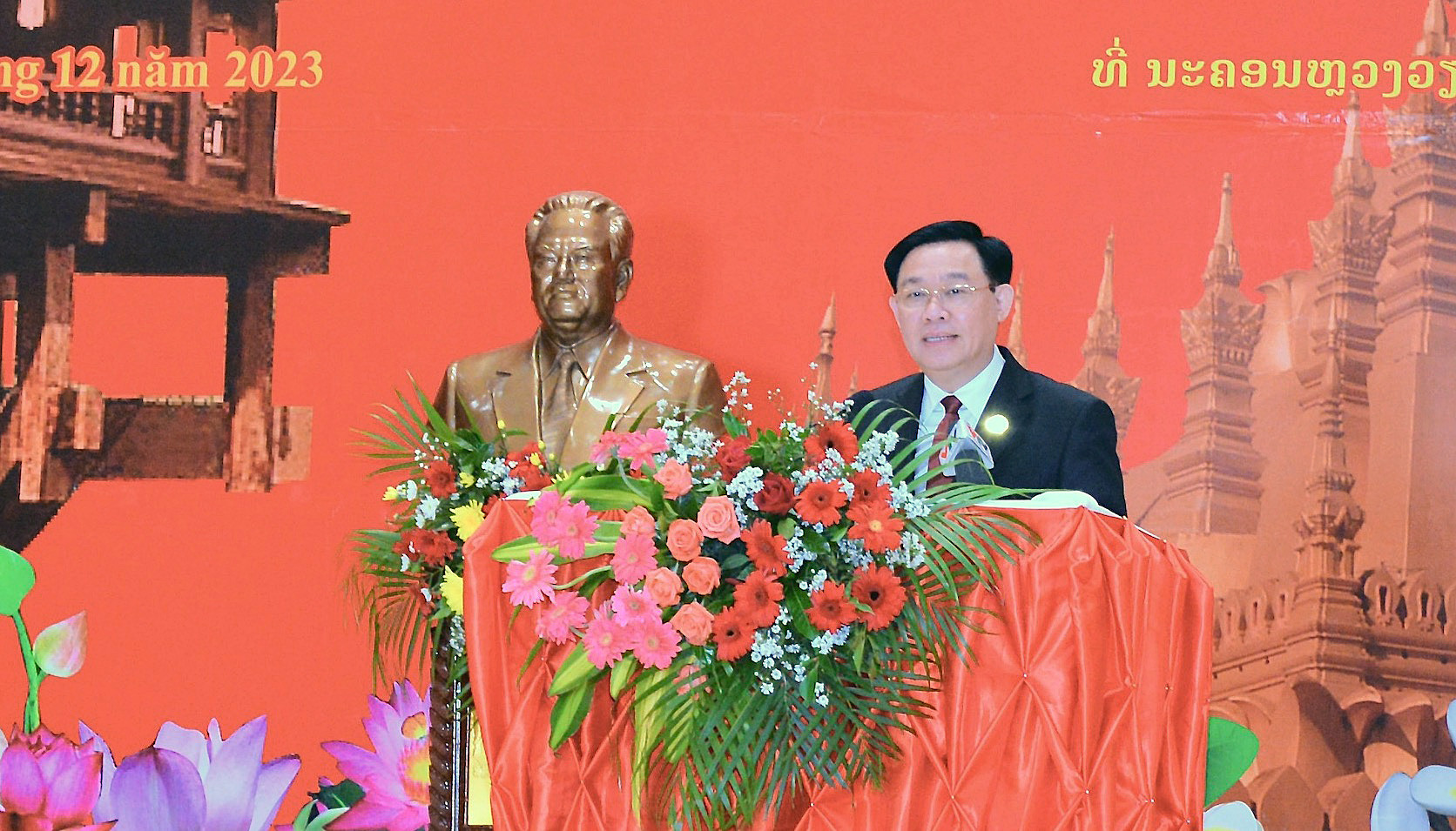 Chủ tịch Quốc hội Vương Đình Huệ thăm Học viện Chính trị Công an Lào -0