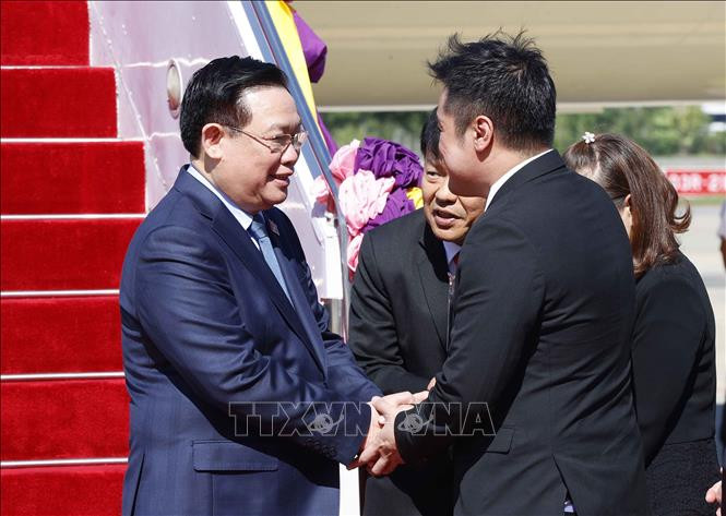 Chủ tịch Quốc hội Vương Đình Huệ đến Bangkok, bắt đầu thăm chính thức Thái Lan- Ảnh 2.