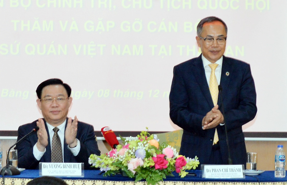 Chủ tịch Quốc hội Vương Đình Huệ thăm Đại sứ quán Việt Nam tại Thái Lan -2